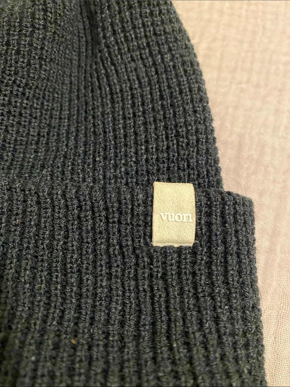 VUORI Men's Black Knit Cuffed Beanie .
